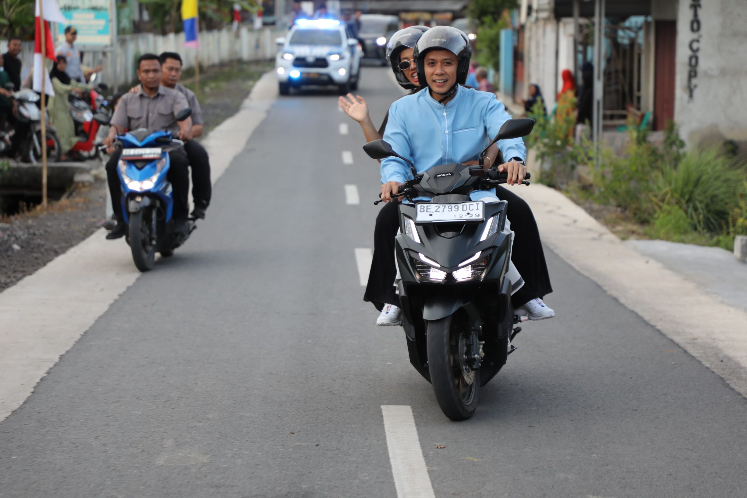 Cara Unik Bupati Egi Menuju Peresmian Jalan Sita Perhatian Warga