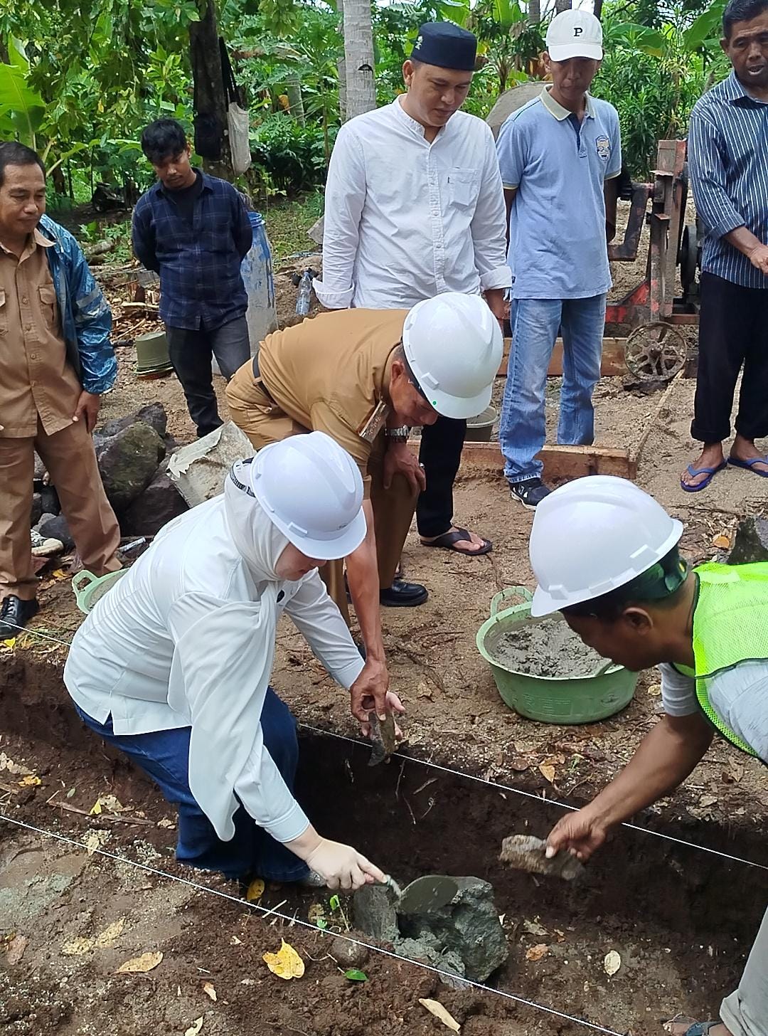 Meletakan Batu Pertama Pembangunan TPA, Bella Jayanti Semoga Menjadi Solusi Efektif Mengatasi Sampah
