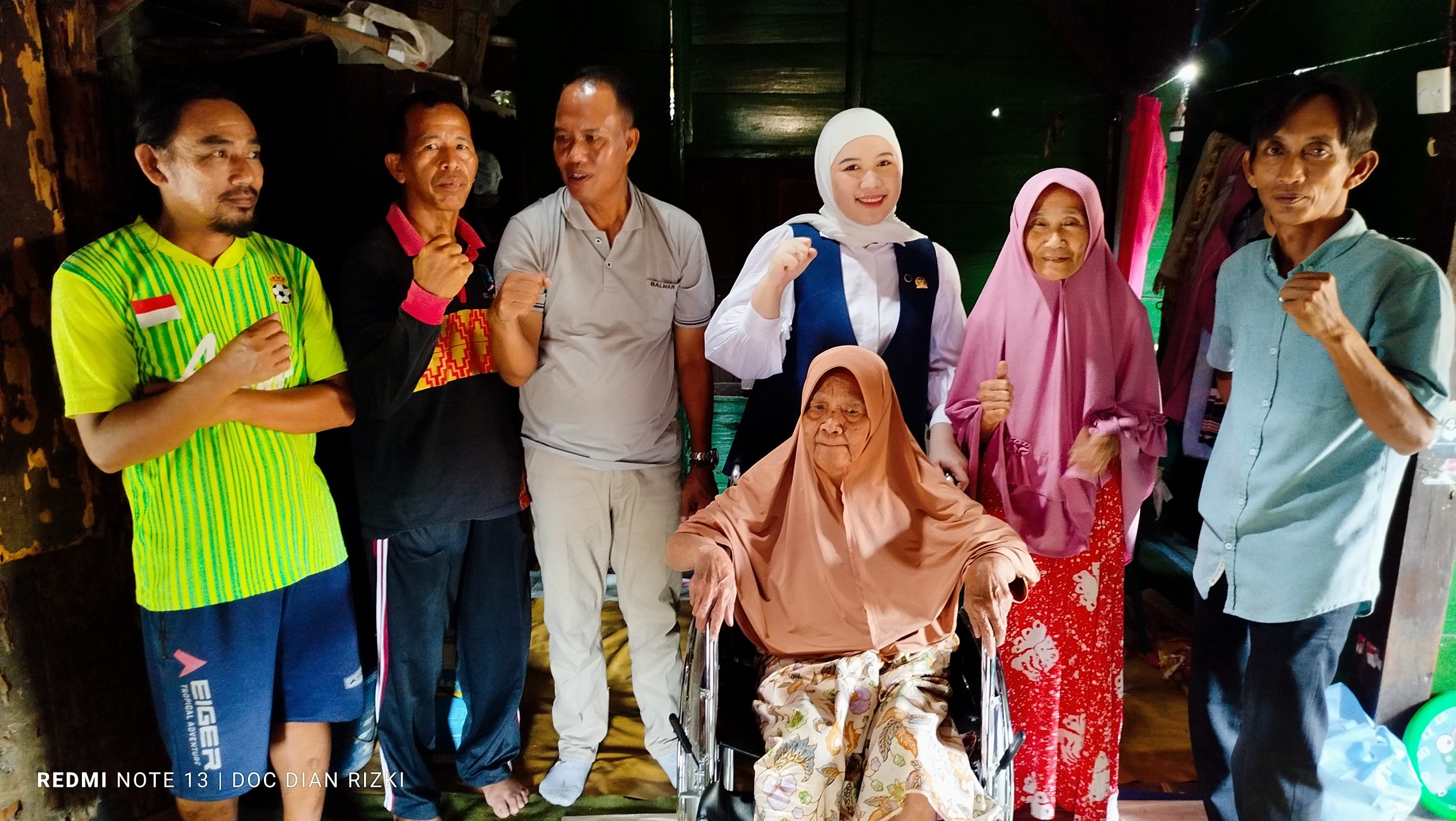 Peduli Penyandang Disabilitas, Bella Jayanti Hadir Serahkan Kursi Roda